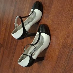 Black and White spectator pumps